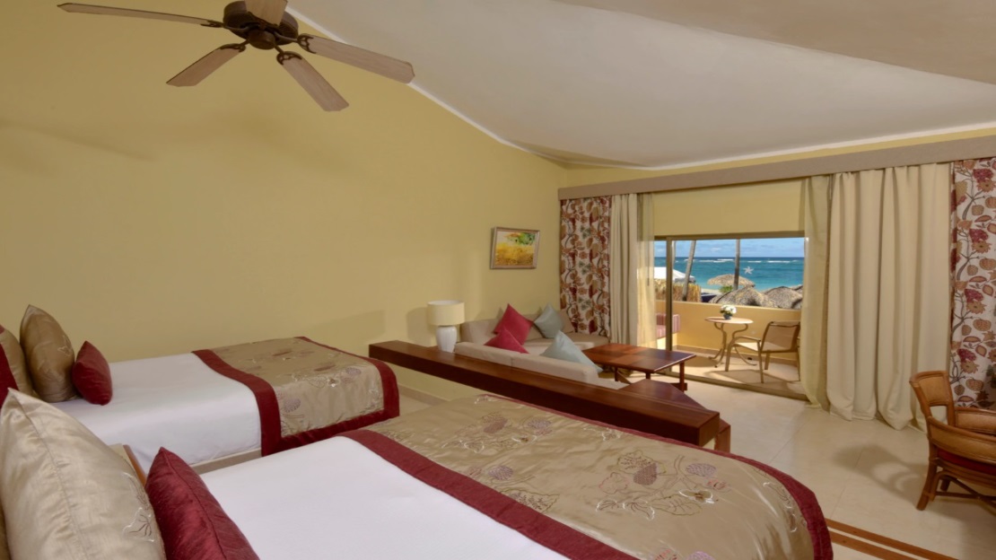 Superior Oceanfront Junior Suite